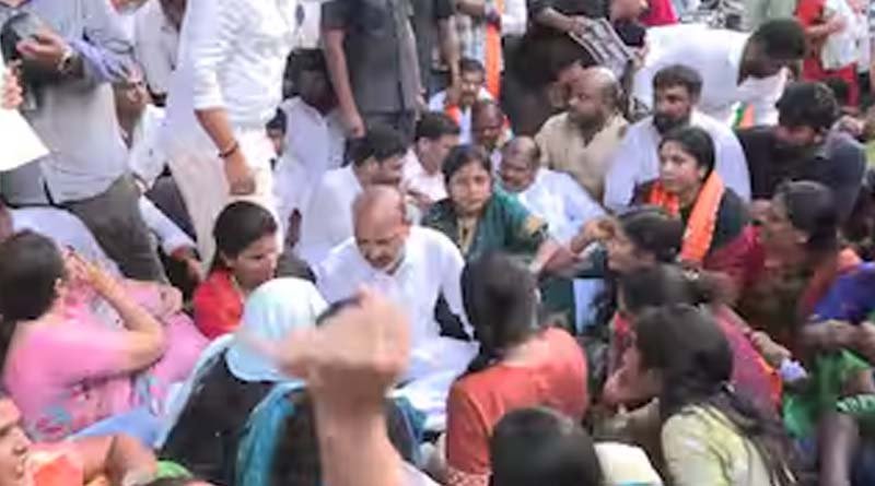 Bandi sanjay protest at ashok nagar after meet group 1 aspirants 1