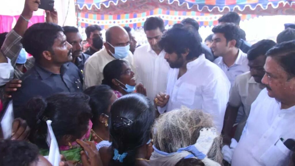 గుర్లలో పవన్‌ కల్యాణ్‌ పర్యటన..డయేరియా బాధితులకు పరామర్శ