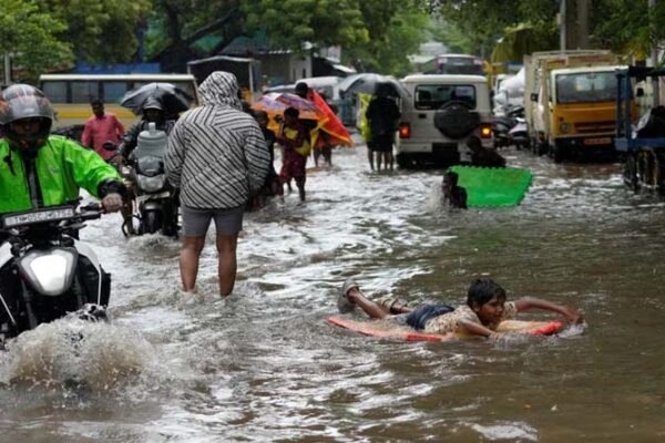 Heavy rains in Chennai.. Red alert