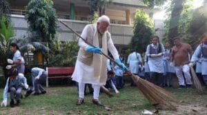 స్వ‌చ్ఛ‌త కార్య‌క్ర‌మంలో పాల్గొన్న ప్రధాని మోడీ