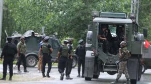 జమ్మూకాశ్మీర్‌లో ఆర్మీ వాహనంపై ఉగ్రదాడి