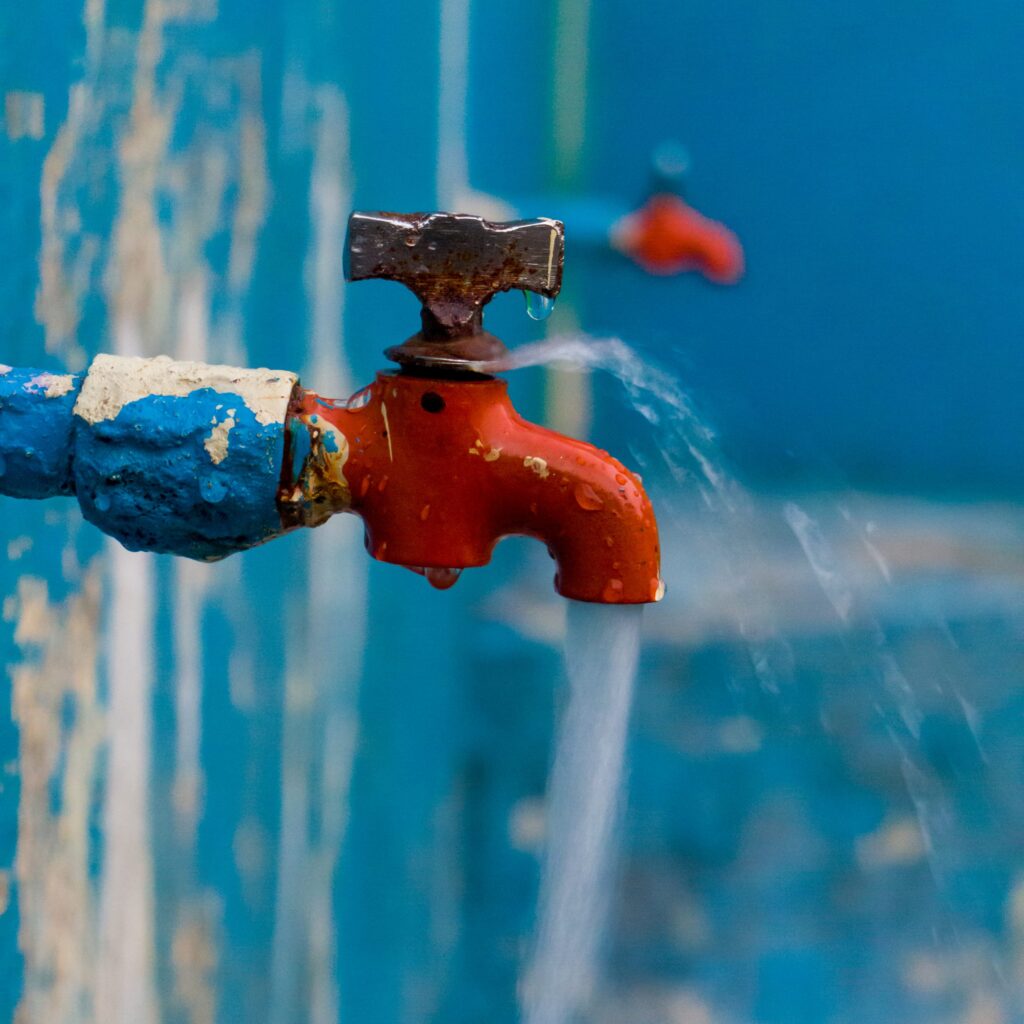 హైదరాబాద్‌లో వర్షాల కారణంగా నీటి సరఫరా ఆపివేత