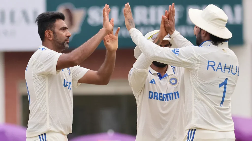 Ravichandran Ashwin: స్పిన్నర్ అశ్విన్ అరుదైన రికార్డు.. ప్రపంచ క్రికెట్ చరిత్రలో రెండవ బౌలర్‌గా అవతరణ