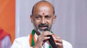 జన్వాడ ఫామ్ హౌజ్ పార్టీలో ఉన్న వారందరి పేర్లు బయటకు తీయాలి – బండి సంజయ్