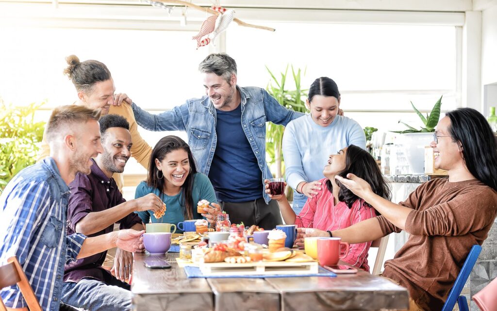 మానసిక ఆరోగ్యాన్ని కాపాడడానికి కుటుంబం, స్నేహం, మరియు సమాజం