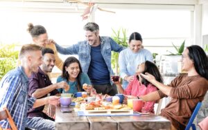 మానసిక ఆరోగ్యాన్ని కాపాడడానికి కుటుంబం, స్నేహం, మరియు సమాజం