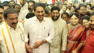 వైసీపీ ఇన్చార్జి తన్నీరు నాగేశ్వరరావు కుమార్తె వివాహంలో జగన్ సందడి