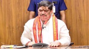 గత పదేళ్లలో కేసీఆర్‌ ప్రభుత్వం ఎన్ని ఉద్యోగాలు ఇచ్చింది..?: మంత్రి పొన్నం