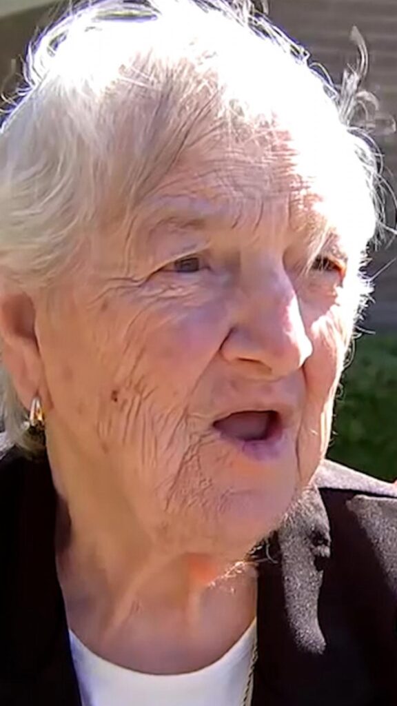 జీవితంలో తొలిసారి ఓటు వేసిన 81 ఏళ్ల మహిళ