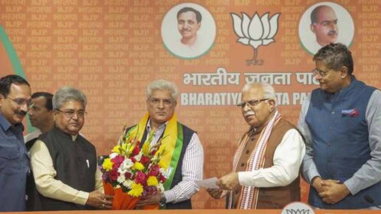 AAP leader Kailash Gahlot joined BJP