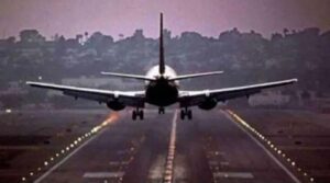 బాంబు బెదిరింపు..శంషాబాద్ ఎయిర్‌పోర్టులో విమానం ఎమర్జెన్సీ ల్యాండింగ్