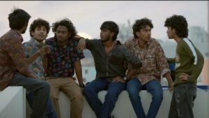 దూసుకుపోతున్న నలుగురు స్నేహితుల చుట్టూ తిరిగే కథ