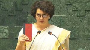తొలిసారి లోక్‌సభలో అడుగుపెట్టిన ప్రియాంక గాంధీ వాద్రా
