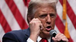 దూసుకెళ్తున్న ట్రంప్