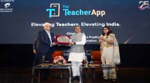 ‘ది టీచర్ యాప్’ను ఆవిష్కరిస్తున్న కేంద్ర విద్యాశాఖ మంత్రి ధర్మేంద్ర ప్రధాన్