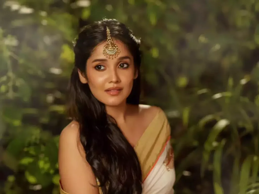 కట్ చేస్తే 18 ఏళ్లకే తోపు హీరోయిన్.. ఎవరంటే…..