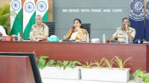 పోలీస్ అధికారులతో హోంమంత్రి అనిత భేటీ