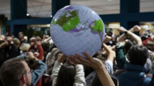 COP29లో AOSIS ప్రతినిధుల నిరసన: $250 బిలియన్ ప్రతిపాదనపై తీవ్ర విమర్శ