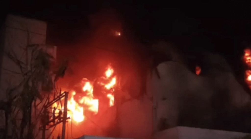 జీడిమెట్లలో భారీ అగ్నిప్రమాదం: ఎస్.ఎస్.వి స్క్రాప్ పరిశ్రమలో మంటలు