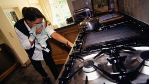 గ్యాస్ పొయ్యి వాడేటప్పుడు తీసుకోవాల్సిన జాగ్రత్తలు..