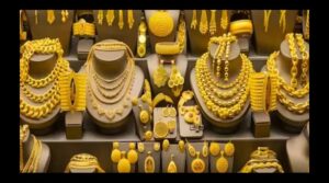 మహిళలకు గుడ్ న్యూస్.. తగ్గిన గోల్డ్ ధరలు