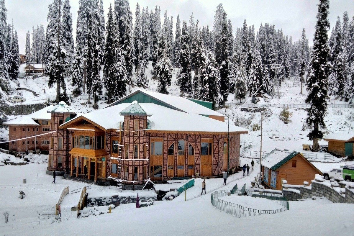 first snow in kashmir