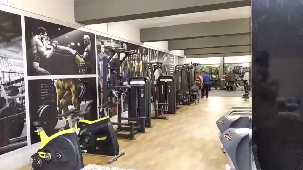 వర్కవుట్స్ చేయిస్తూ కుప్పకూలిన జిమ్ ట్రైనర్.. డాక్టర్లు ఏం చెప్పారంటే.?