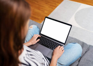 లాప్‌టాప్‌ను ఒడిలో పెట్టుకొని పని చేయడం ప్రమాదకరమా?