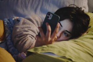 లేచిన వెంటనే మొబైల్ చూస్తున్నారా?