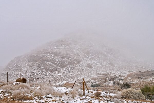 snowfall in saudi arabian desert