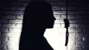 ముంబైలో 25 ఏళ్ల పైలట్ ఆత్మహత్య: బాయ్‌ఫ్రెండ్‌ పై కేసు నమోదు