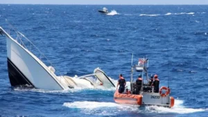 ఎర్ర సముద్రంలో మునిగిపోయిన టూరిస్ట్ బోటు.. 16 మంది గల్లంతు..