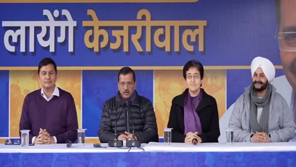 పురోహితులకు నెలకు రూ.18వేలు : కేజ్రీవాల్