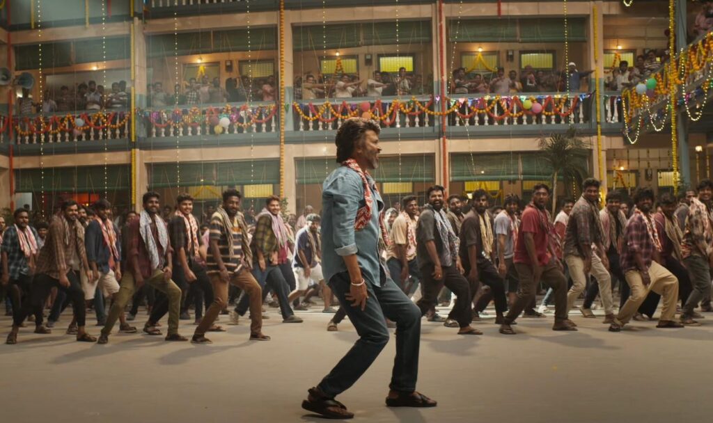 మాస్ స్టెప్పులతో రచ్చ రచ్చ చేసిన సూపర్ స్టార్