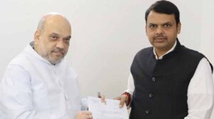 అర్ధరాత్రి అమిత్ షా, ఫడ్నవీస్ భేటీ..