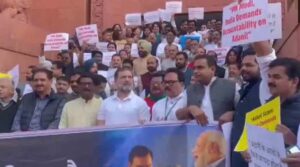 అదానీ అంశం.. లోక్‌సభలో విపక్ష ఇండియా కూటమి ఎంపీల నిరసన