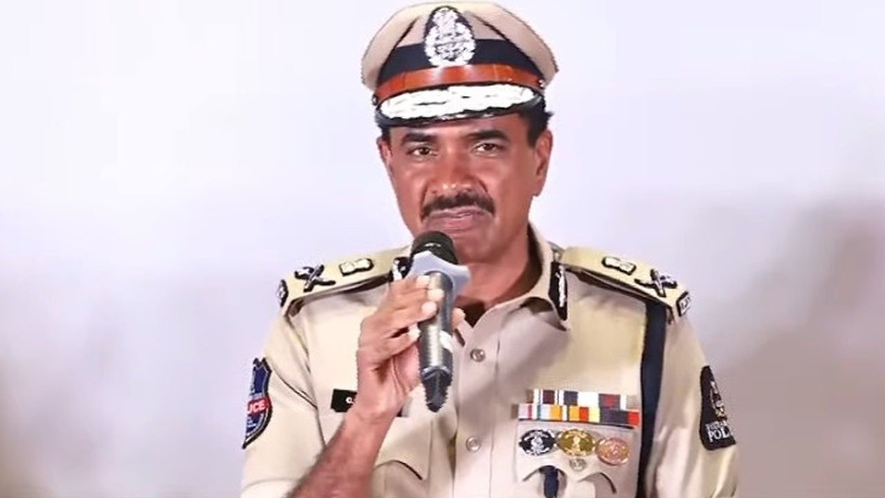 Allu Arjun Controversy Hyderabad Commissioner CV Anand Apologies