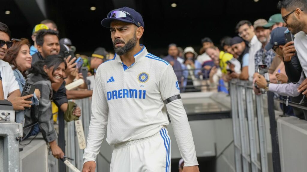 మన్మోహన్ సింగ్ గౌరవార్థం: నల్ల బ్యాండ్ ధరించిన భారత జట్టు