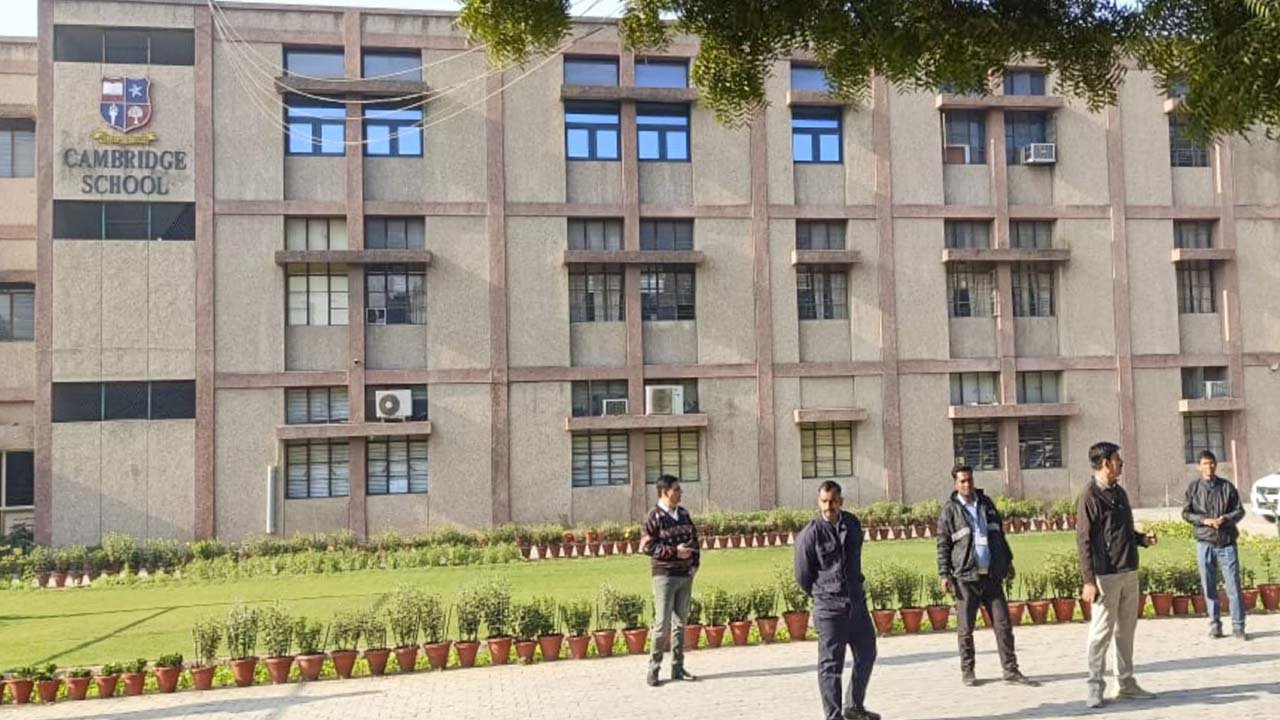 Bomb threats to Delhi schools again