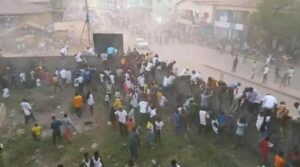 ఫుట్ బాల్ మ్యాచ్‌లో వివాదం..100 మందికిపైగా మృతి!