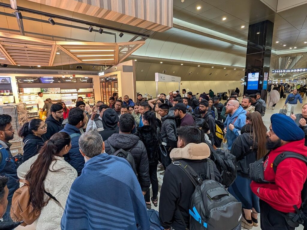 కువైట్ ఎయిర్‌పోర్టులో 13 గంటలపాటు చిక్కుకుపోయిన భారతీయ ప్రయాణికులు
