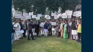 విజయ్ చౌక్ ఇండియా కూటమి ఎంపీల నిరసన