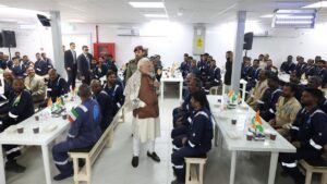 మోడీ కువైట్‌లో అరేబియన్ గల్ఫ్ కప్ ప్రారంభోత్సవంలో పాల్గొన్నాడు