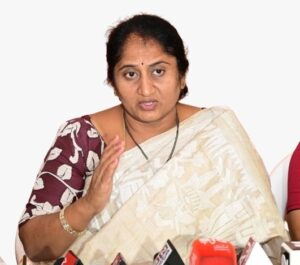 హాస్టళ్లలోకి బయట ఆహారం రానివ్వొద్దు — రాష్ట్ర బీసీ సంక్షేమ శాఖ మంత్రి సవిత