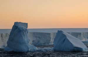 ప్రపంచంలోని అతిపెద్ద ఐస్‌బర్గ్ A23a మళ్లీ కదలడం ప్రారంభించింది