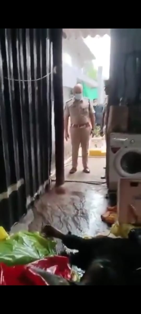 పార్సిల్ లో మృతదేహం