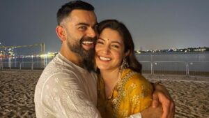 చక్కర్లు కొడుతున్న ప్రేమజంట..