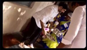 తండ్రి తిన్న ప్లేట్ ను తీసి శభాష్ అనిపించుకున్న నారా లోకేష్