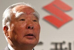 సుజుకి మోటార్స్‌ దిగ్గజం ఒసాము సుజుకి కన్నుమూత..