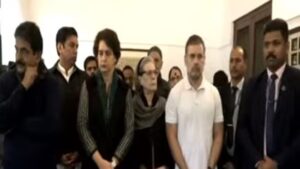 మన్మోహన్ భౌతికకాయానికి సోనియా నివాళి